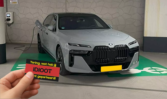 Tering, wat heb jij idioot slecht geparkeerd!